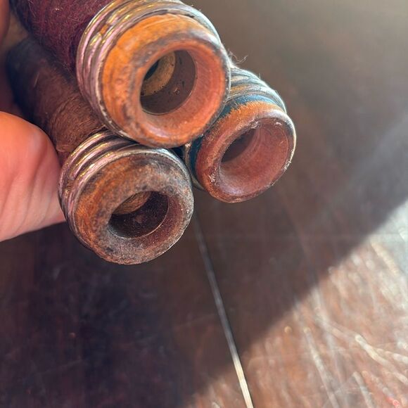 3 vintage primitive wood spools with thread - Picture 2 of 4